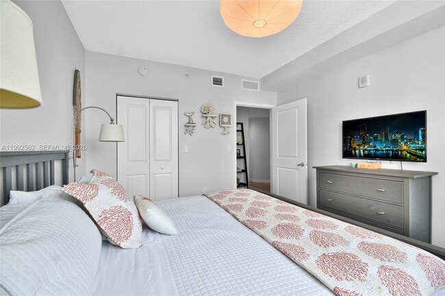 Building Photo - 601 NE 23rd St