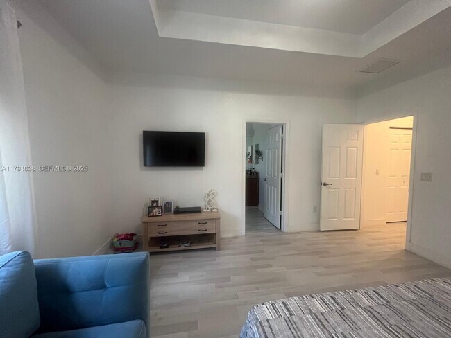 Building Photo - 8985 NW 98th Ave