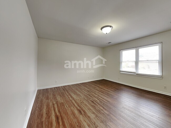 Building Photo - 204 Hardwood Road