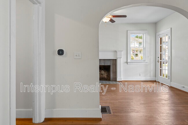 Building Photo - 2529 Ashwood Ave