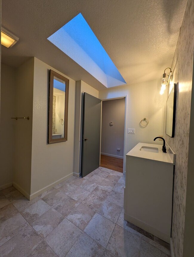 Building Photo - Tracyton Stunner! Available Now! 1/3 Acre FULLY Fenced.