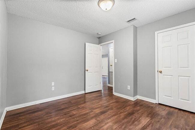 Building Photo - 9215 Webster Ln