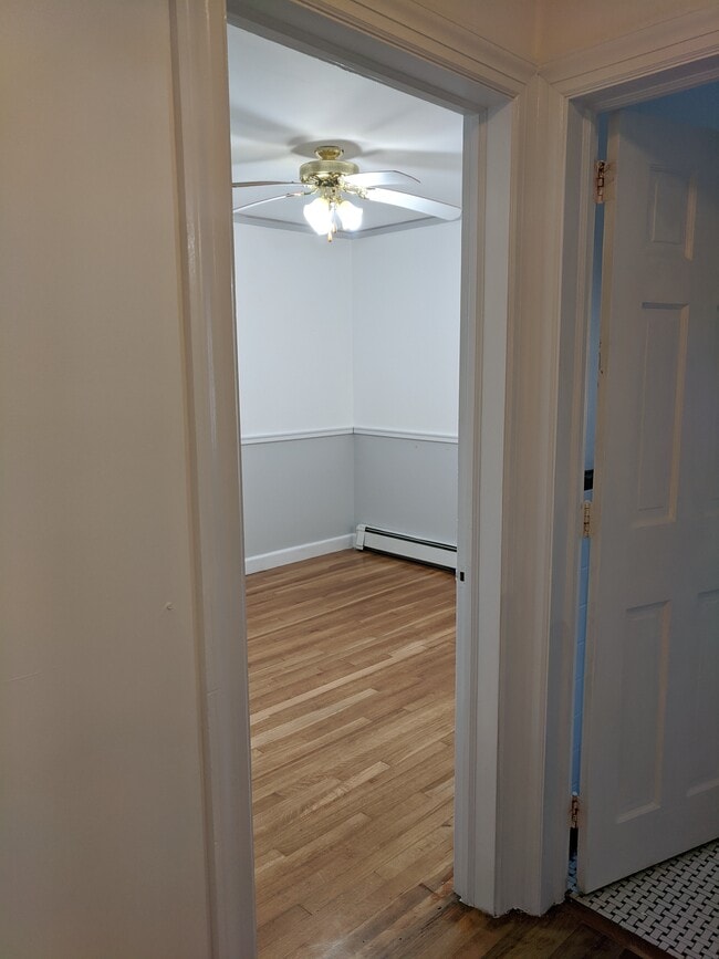 Building Photo - 13 Gallup Ln