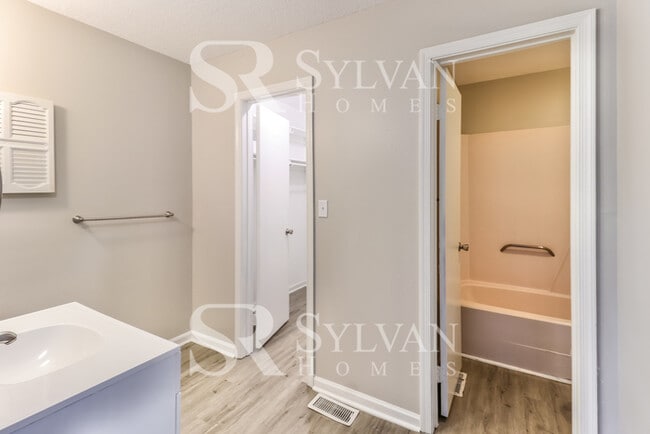 Building Photo - Prepare to fall in love with this 3 bedroom, 2.5 bathroom home