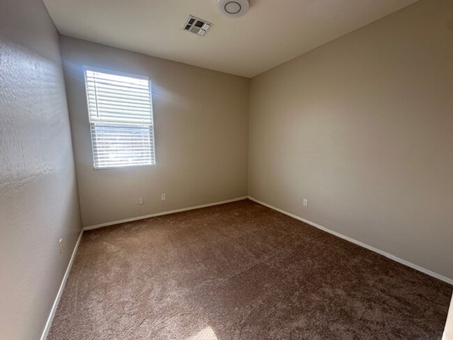 Building Photo - Single level 4 bedroom home in Chandler, w...