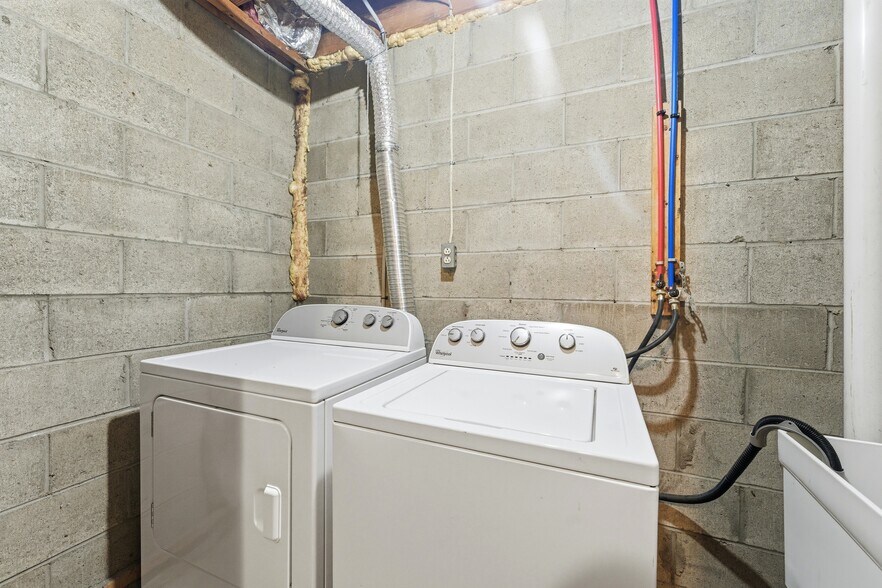 Building Photo - 217 Clearbrook Ct