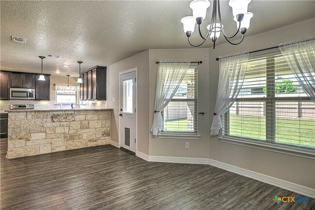 Building Photo - 1814 Rustic Manor Dr