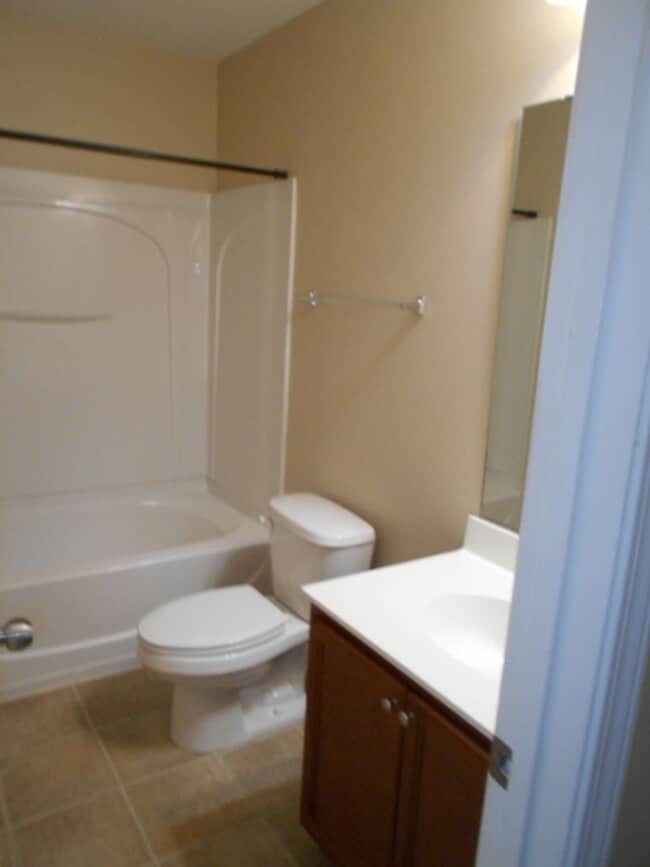 Building Photo - 3 bedroom, 3 bath townhome in Kiskadee Parke