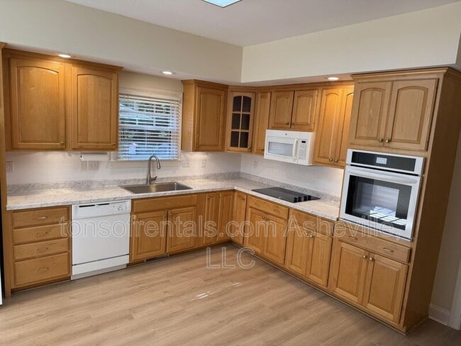Building Photo - 6 Tiburon Pl