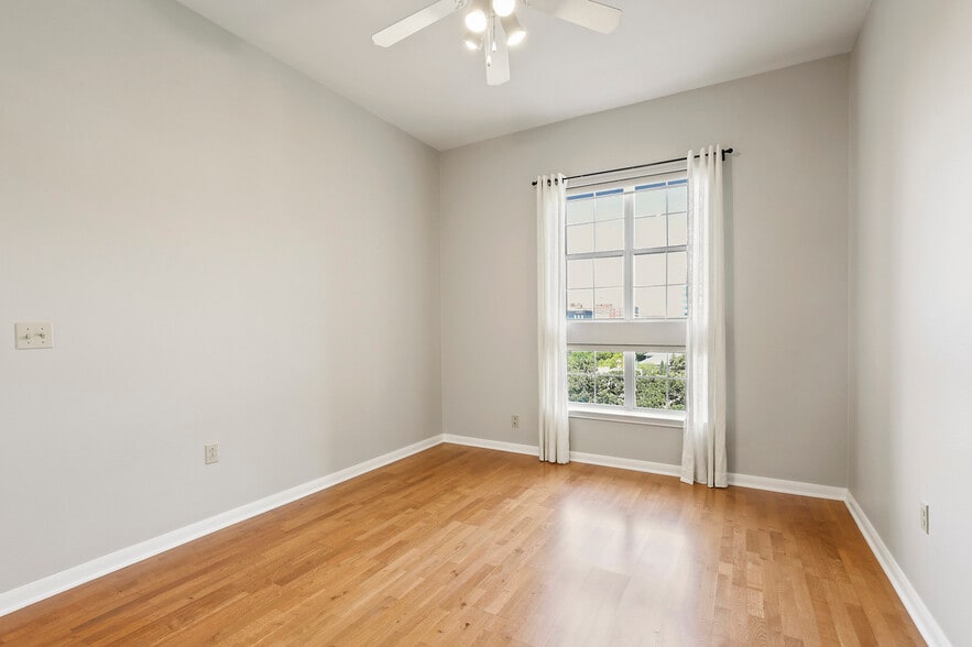 Building Photo - 3225 Turtle Creek Blvd