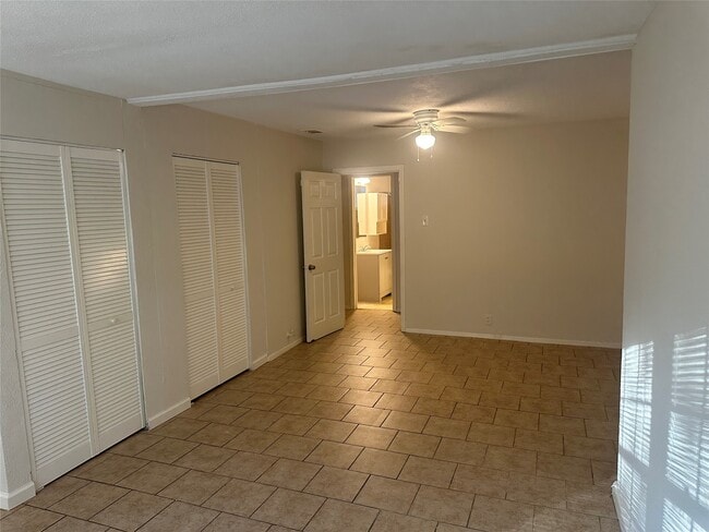 Building Photo - 9301 Chesterfield Dr