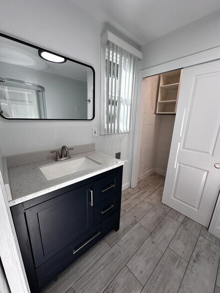 Building Photo - 3823 Broadlawn Dr