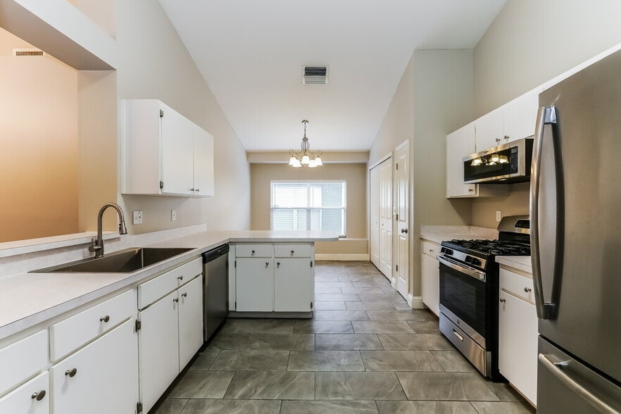 Building Photo - 1745 Kirtley Dr