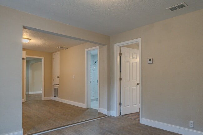 Building Photo - 129 W Church St