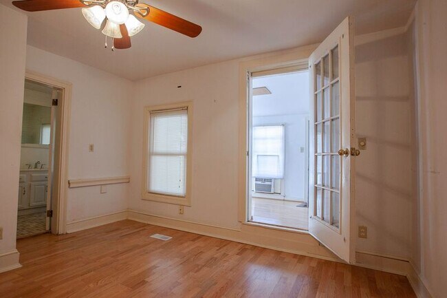 Building Photo - 1405 Charles St