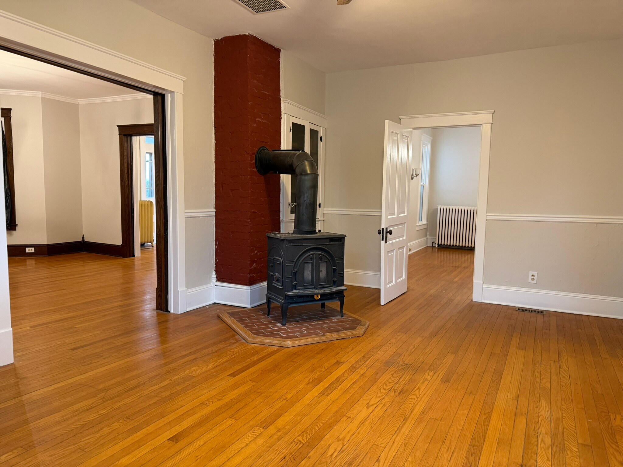 Building Photo - 2320 Rock Spring Rd