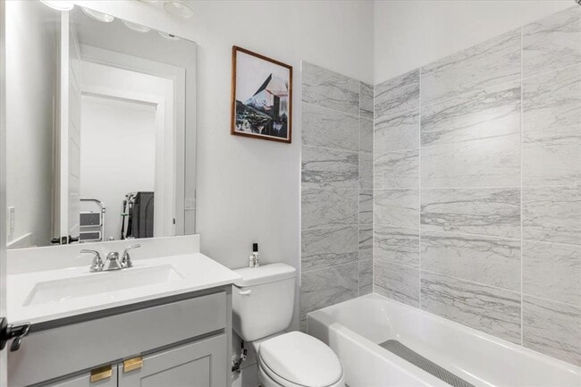 Building Photo - 7905 Catbird Ln