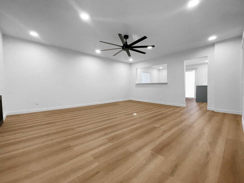 Building Photo - 1335 W 139th, 101