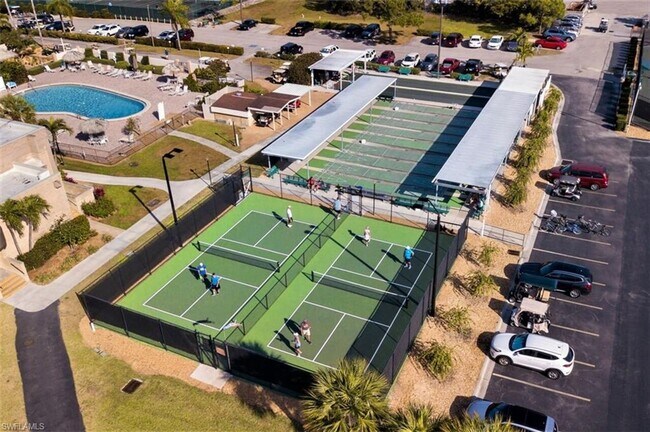 Building Photo - One Bedroom One Bath Seven Lakes Condo