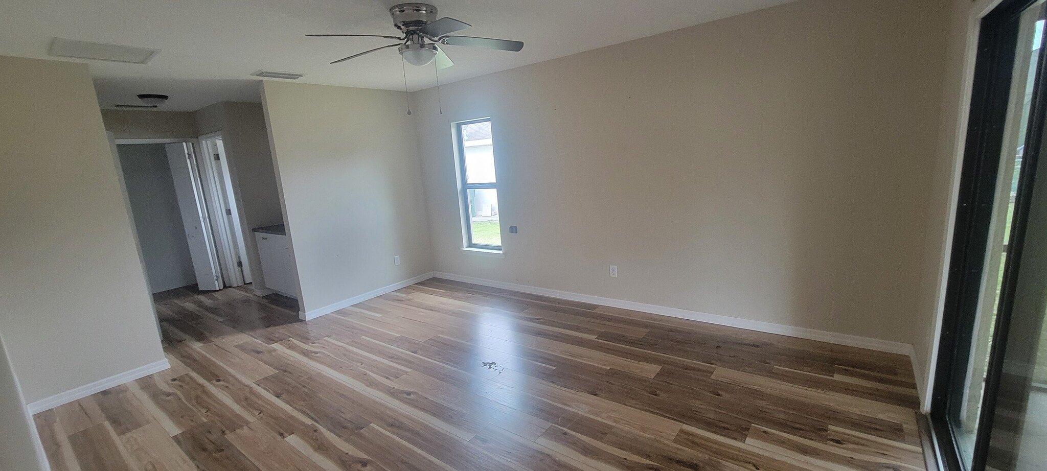 Master bed - 2185 N Normandy Blvd