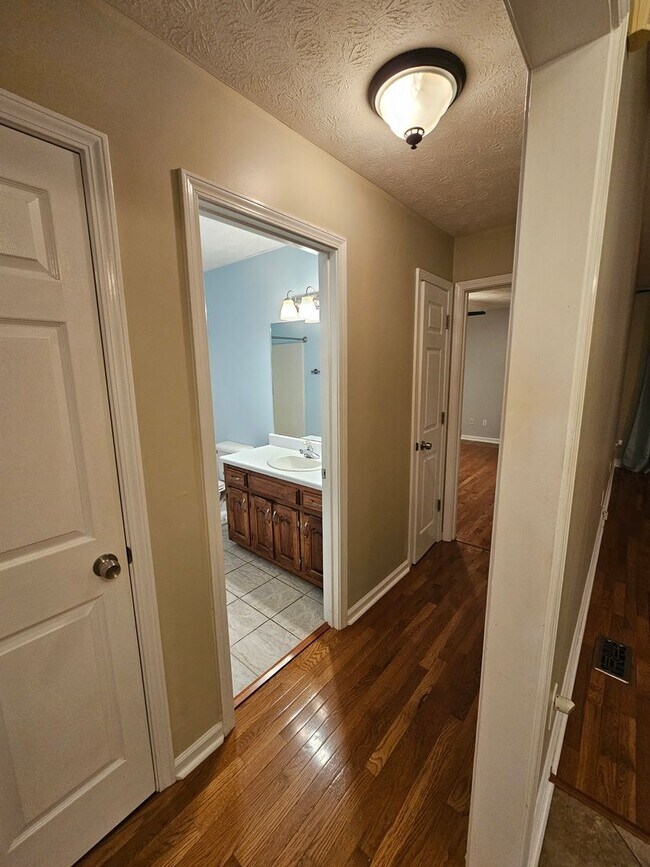 Building Photo - 3 Bedroom home in the Northfield subdivision available in time for the Holidays!