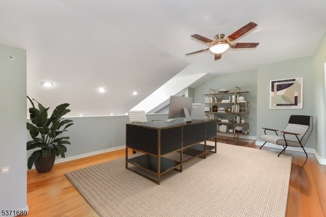 Building Photo - 129 Rock Creek Dr