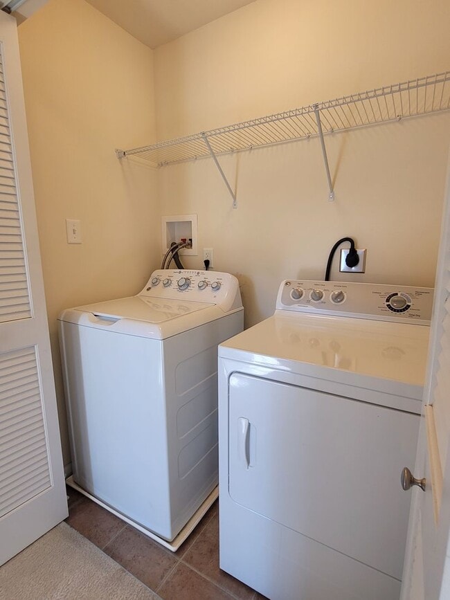 Building Photo - Beautiful 3 Bedroom in Carnegie