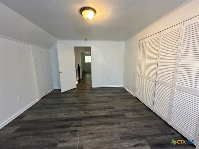 Building Photo - 882 Buerger Ln