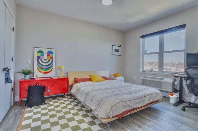 Building Photo - 212 70th St