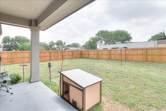 Building Photo - 2533 Lorine Dr