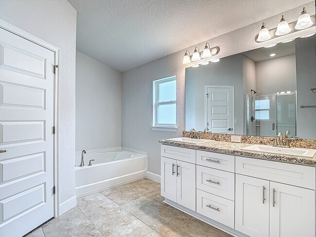 Building Photo - Welcome in to this beautiful Unfurnished -...