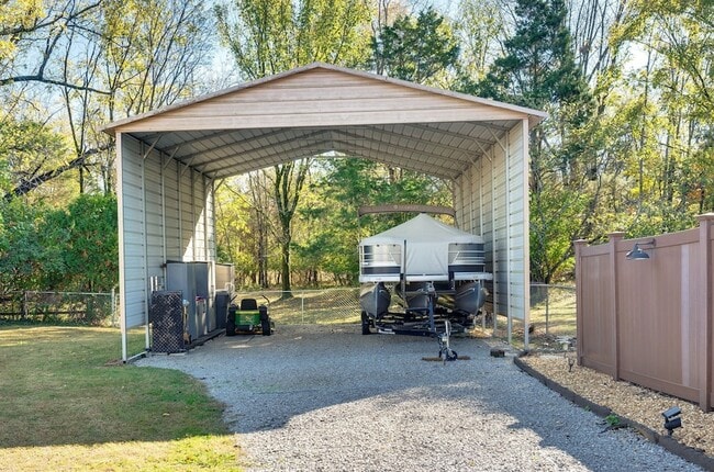 Building Photo - 808 Water View Terrace