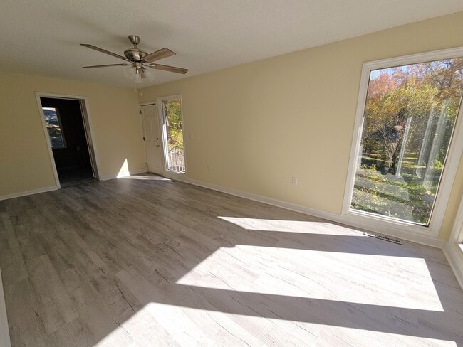 Building Photo - 609 Memorial Dr Ext