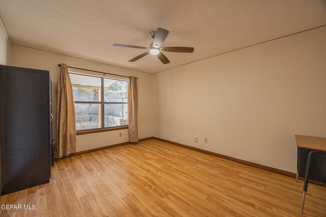 Building Photo - 6851 Ridge Top Dr