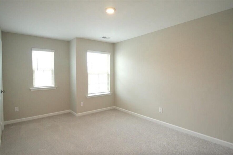 Building Photo - 6148 Lanier Harbor Lndg