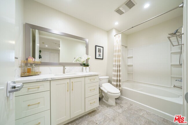 Building Photo - 625 S Berendo St