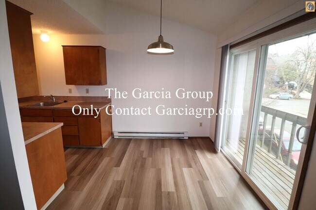 Building Photo - 3712 S Kelly Ave