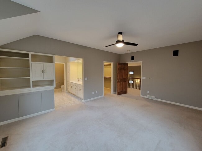 Building Photo - Upscale and Spacious Cedar Falls House for...