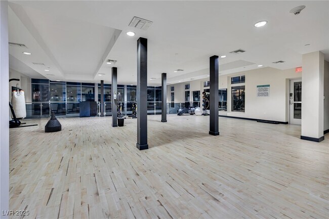 Building Photo - 8925 W Flamingo Rd