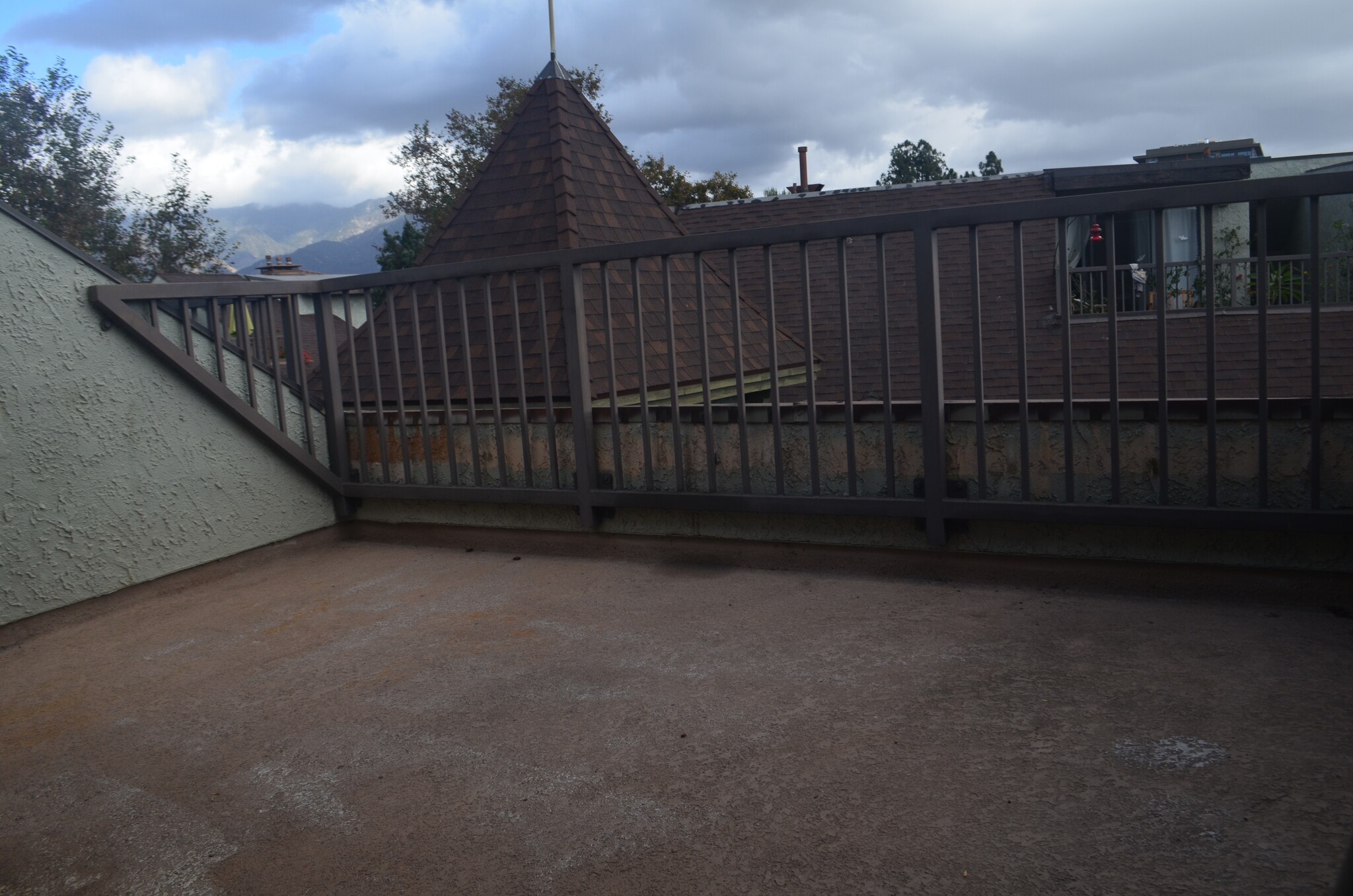 Patio with a view - 330 Cordova St