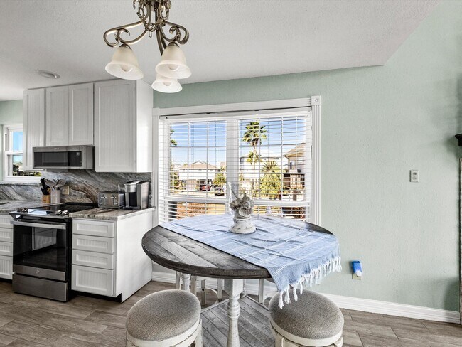 Building Photo - 334 Paradise Dr