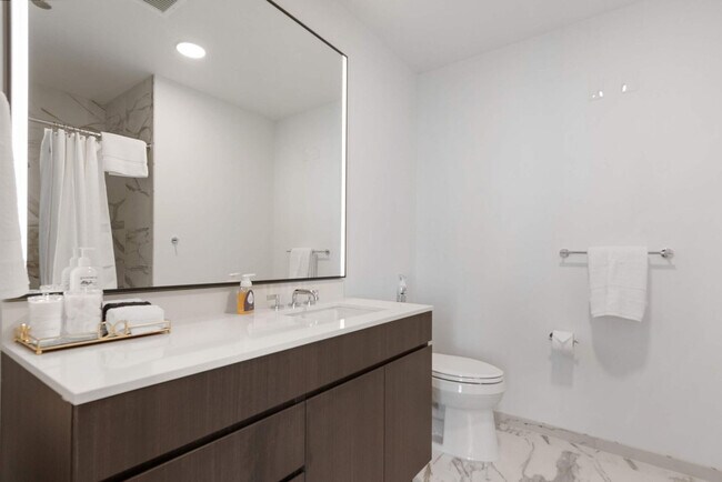 Building Photo - 1000 S Michigan Ave