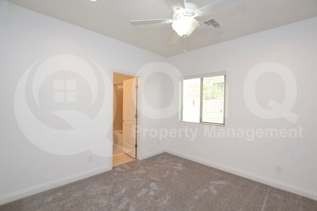 Building Photo - 3747 E Zachary Dr