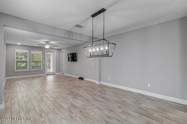 Building Photo - 588 Vista Lake Cir