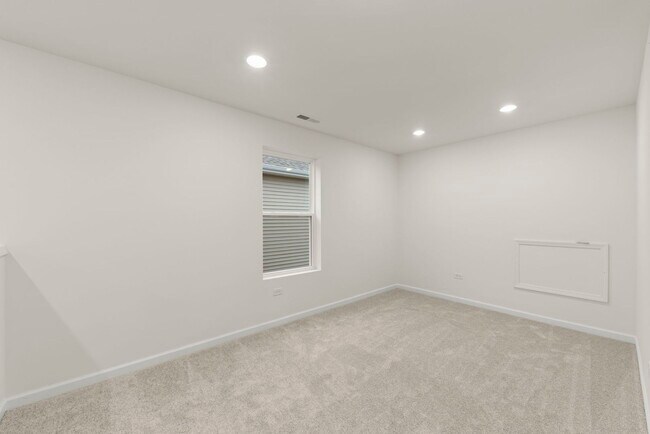 Building Photo - 2727 Lawlor Ln