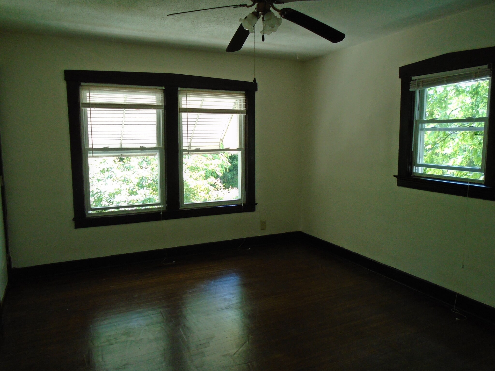 Living room - 100 N. 33rd St., Apt 3