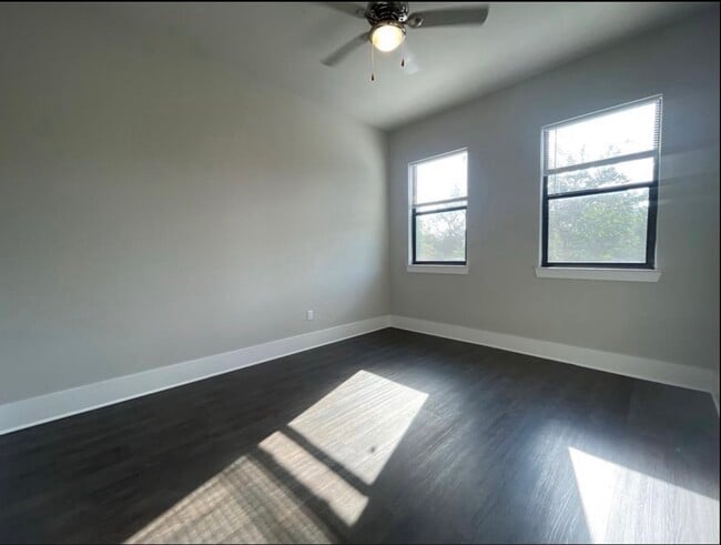 Building Photo - 2727 Houston Ave