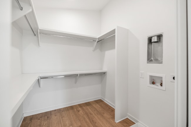 Building Photo - 3060 Edwin Cir