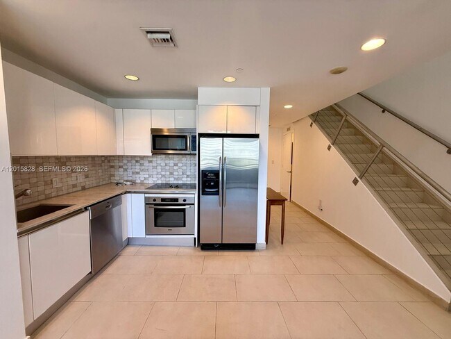 Building Photo - 1050 Brickell Ave