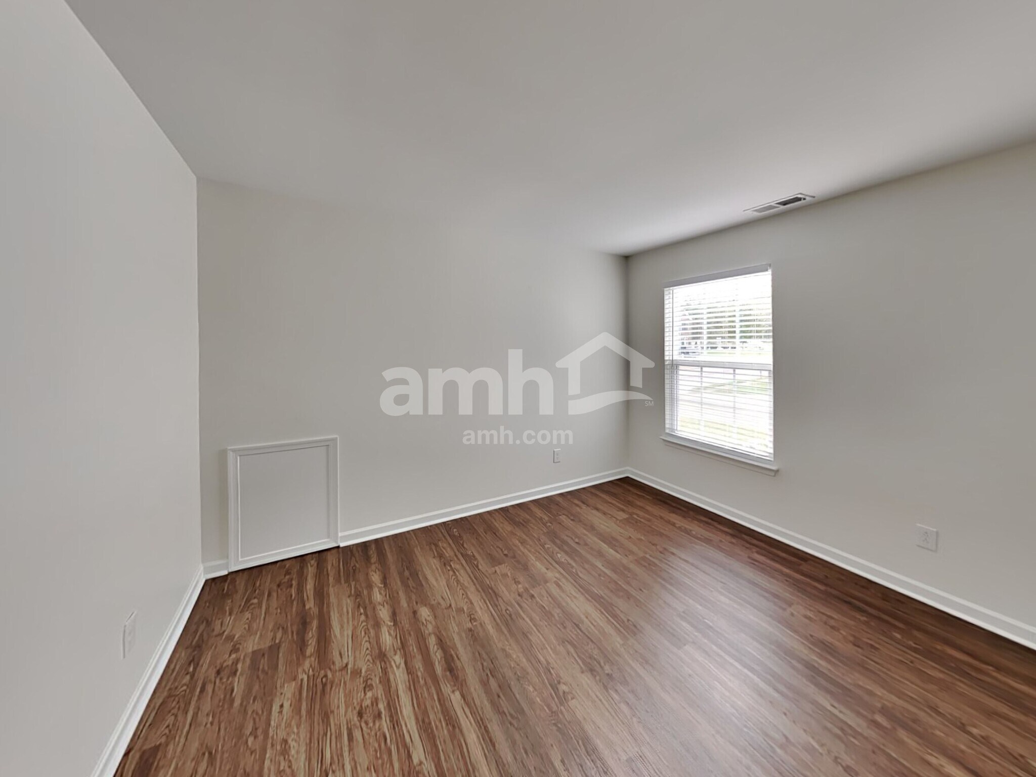 Building Photo - 2215 Ambergate Dr